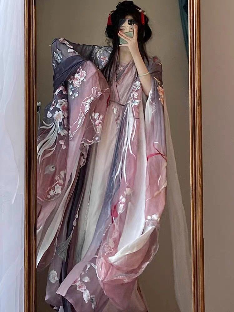 Neo-Chinese Girls Fashion:The Charm of Hanfu in Modern Times Neo-Chinese Girls Fashion:The Charm of Hanfu in Modern Times