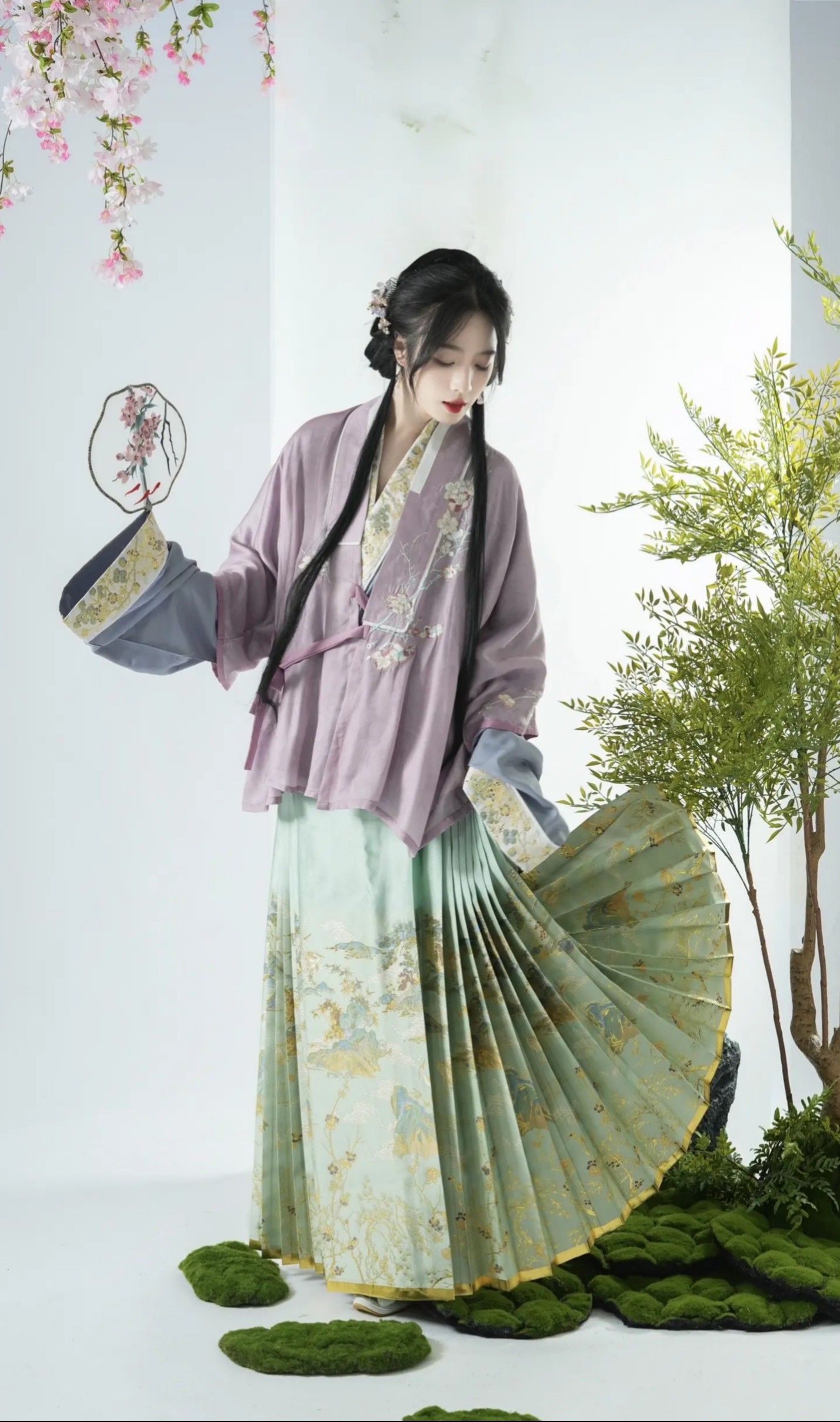 Hanfu Elegance:Original Clothing Design at Yijinjiangnan Hanfu Gallery