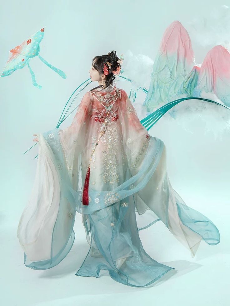 Modern Summer Fashion:The Evolution of Traditional Hanfu for Daily Wear