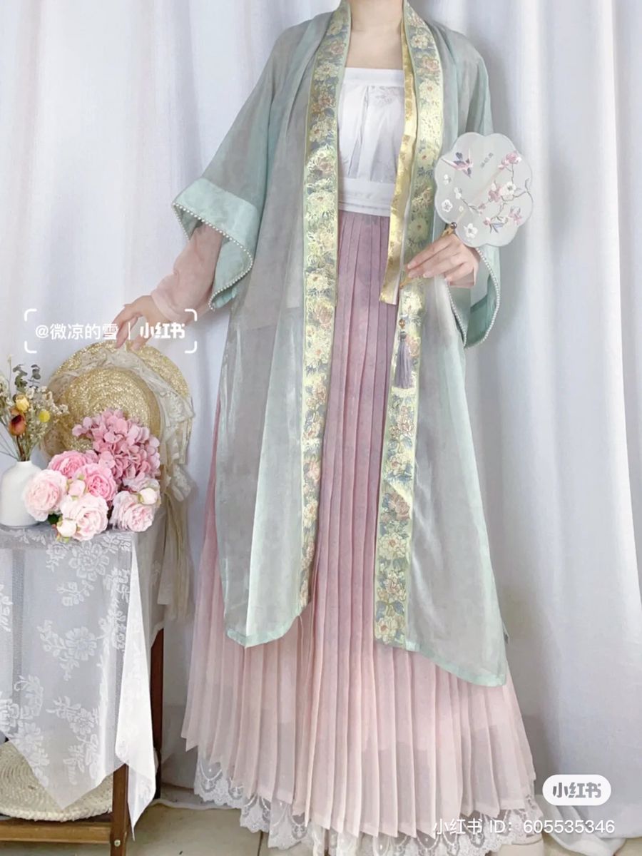 Splendid Southern Elegance:The Original Hanfu of South Chinas Hua Chang