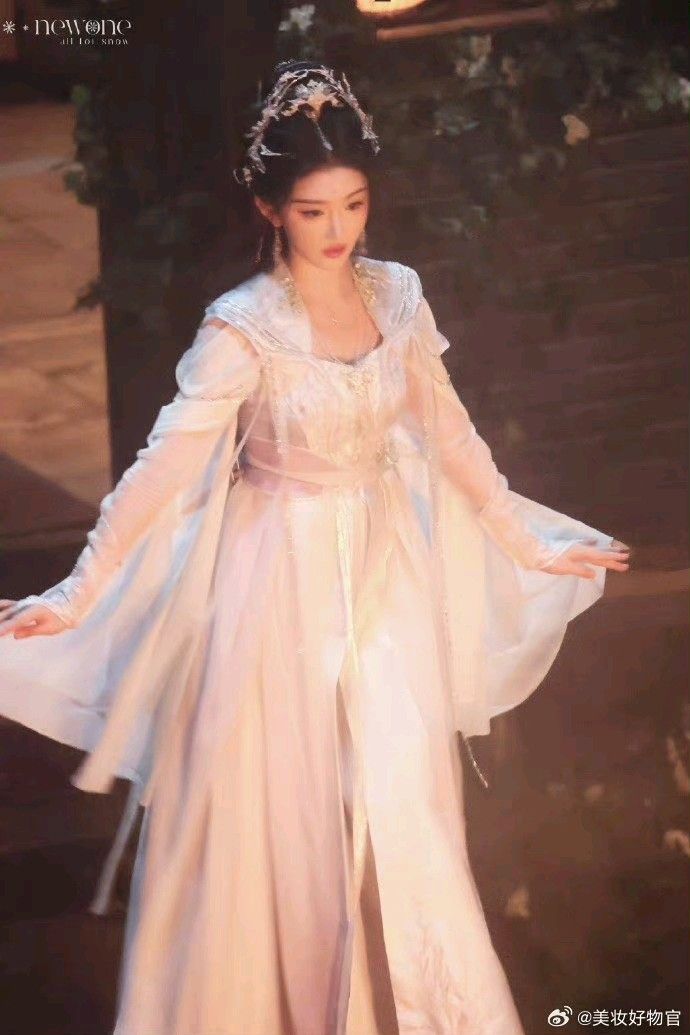 The Charm of Miniature Hanfu Robes and Hoods:A Guide for the Petite Fashionistas The Charm of Miniature Hanfu Robes and Hoods:A Guide for the Petite Fashionistas