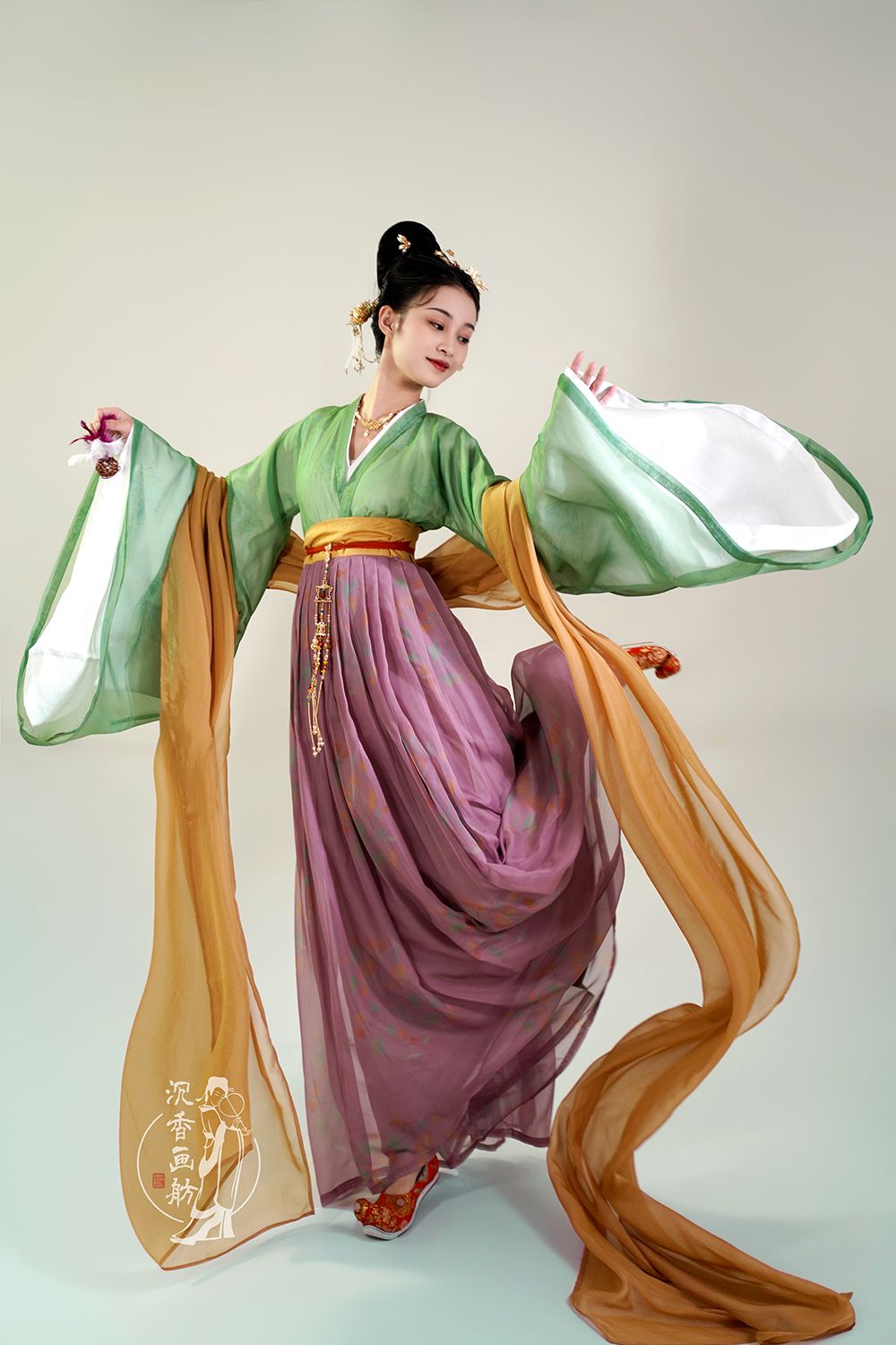 The Rise of Cheongsam Fashion:Embracing the Mini-Trend in Traditional Chinese Style