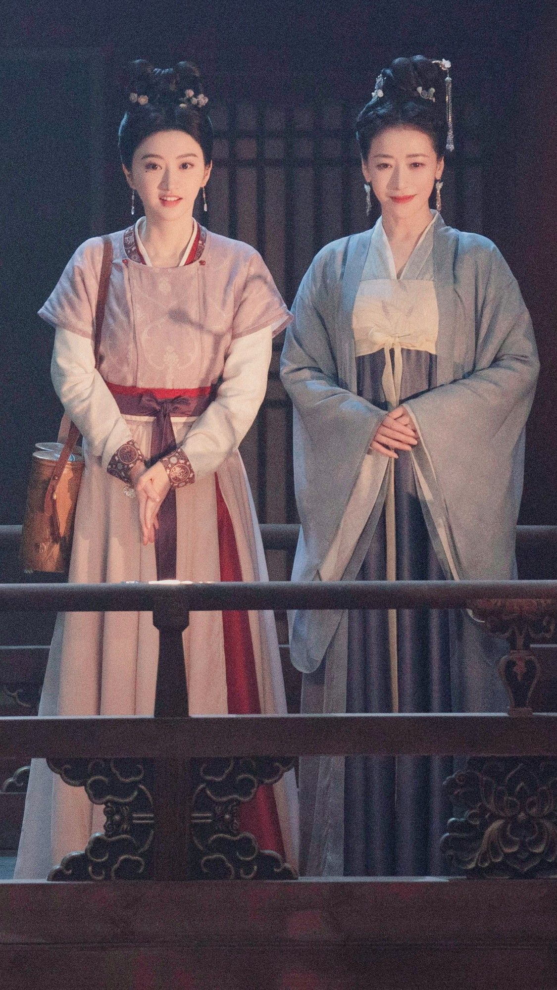 The Elegance of娃娃领旗袍阔太太 in Modern Society