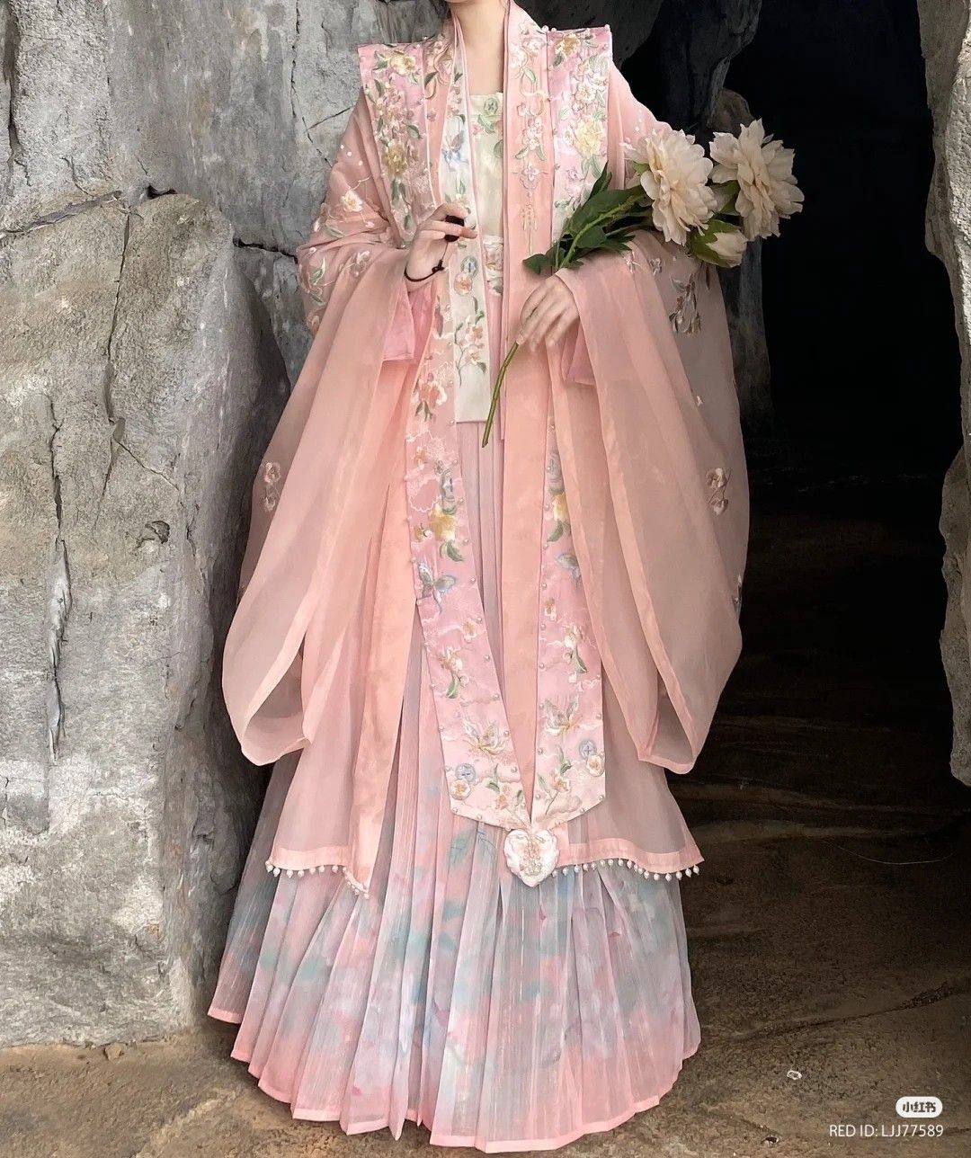 The Splendor of Hanfu Hair Accessories:The Crown of Traditional Charm The Splendor of Hanfu Hair Accessories:The Crown of Traditional Charm
