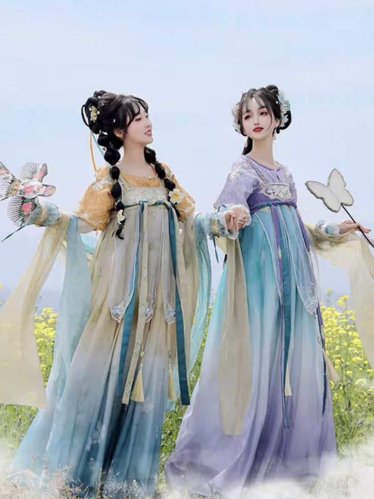 The Charm of Miniature in a White Cheongsam:The Story of a Petite Qipaos Enthusiast The Charm of Miniature in a White Cheongsam:The Story of a Petite Qipaos Enthusiast