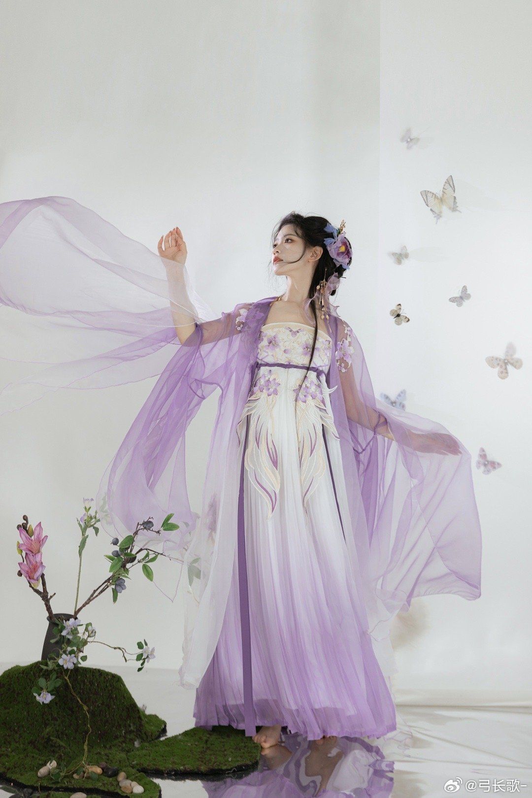 Enchanting College Student in Ancient-Style Hanfu Fashion