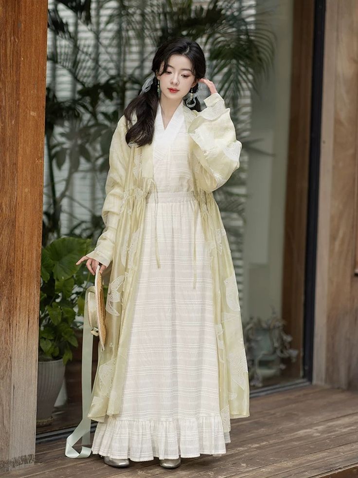 Summer Fashion:The Evolution of Traditional Hanfu Dress into a Modern Modified Dress Summer Fashion:The Evolution of Traditional Hanfu Dress into a Modern Modified Dress