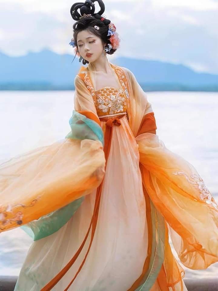 Enchanting Women in Hanfu:Ancient Beauty and Supremacy of Fairy-like Xianqi Style