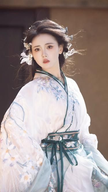 Plus-Size Women in Hanfu Fashion:Embracing the Beauty of Adult微胖汉服女性，拥抱成年的美丽
