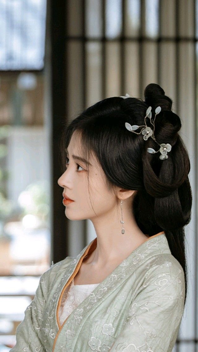 Embracing the New Chinese Elegance:The Cheongsam Womans Long-Style Neo-Classic Gown Embracing the New Chinese Elegance:The Cheongsam Womans Long-Style Neo-Classic Gown