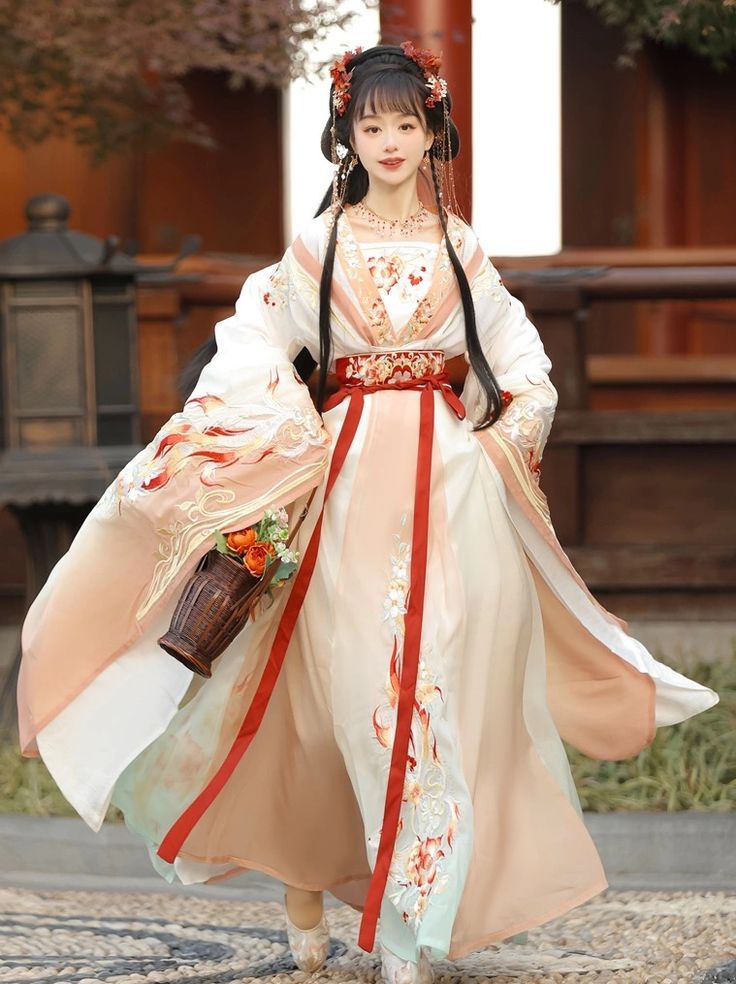 Children in Traditional Hanfu and Cheongsam Qun:Preserving Cultural Heritage through Fashion Children in Traditional Hanfu and Cheongsam Qun:Preserving Cultural Heritage through Fashion