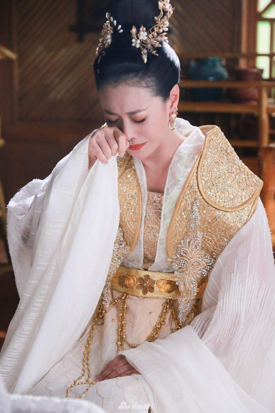 Traditional Chinese-Style Womens T-Shirts with Tangzhuang Elements Traditional Chinese-Style Womens T-Shirts with Tangzhuang Elements