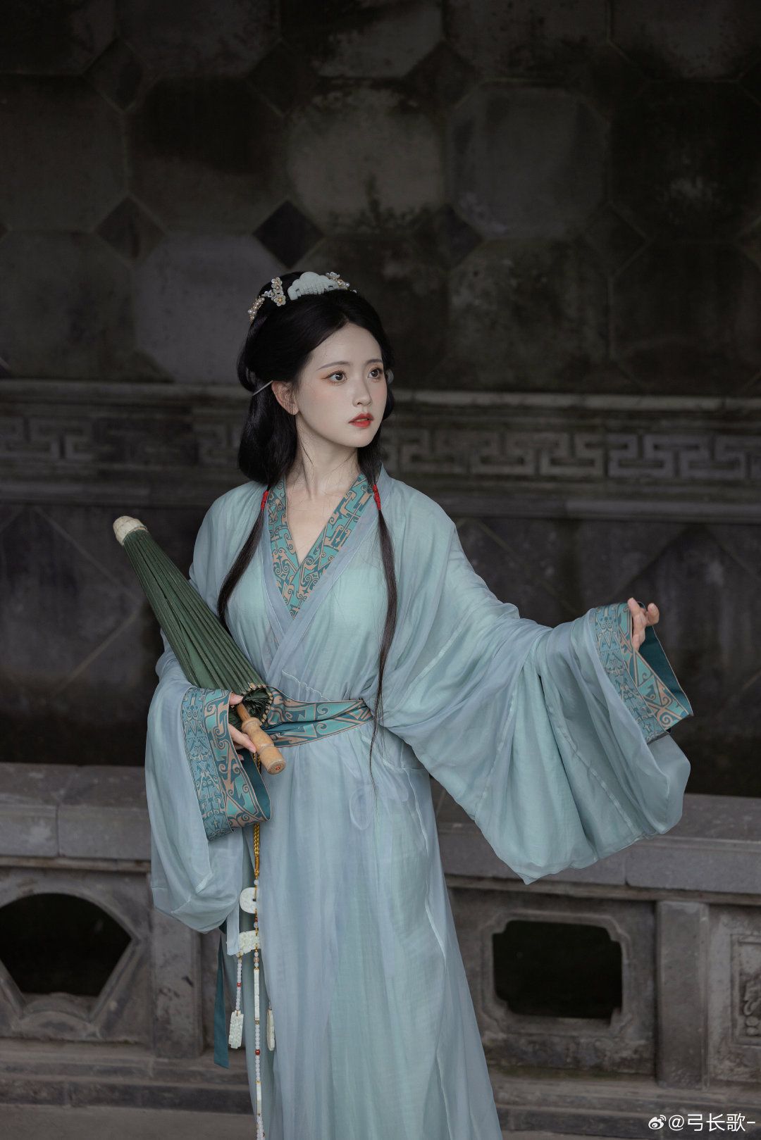 Ethereal Elementary Schoolgirls in Ancient Chinese Hanfu Fashion