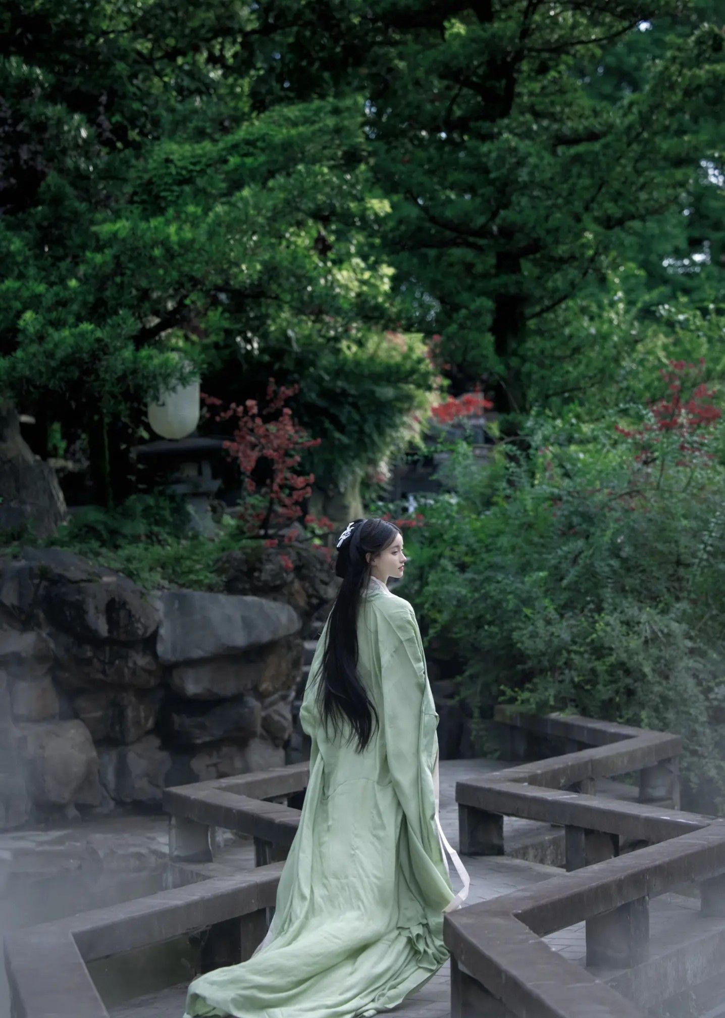 A Loose and Modernized Version of the Qipao:The Evolution of Traditional Elegance