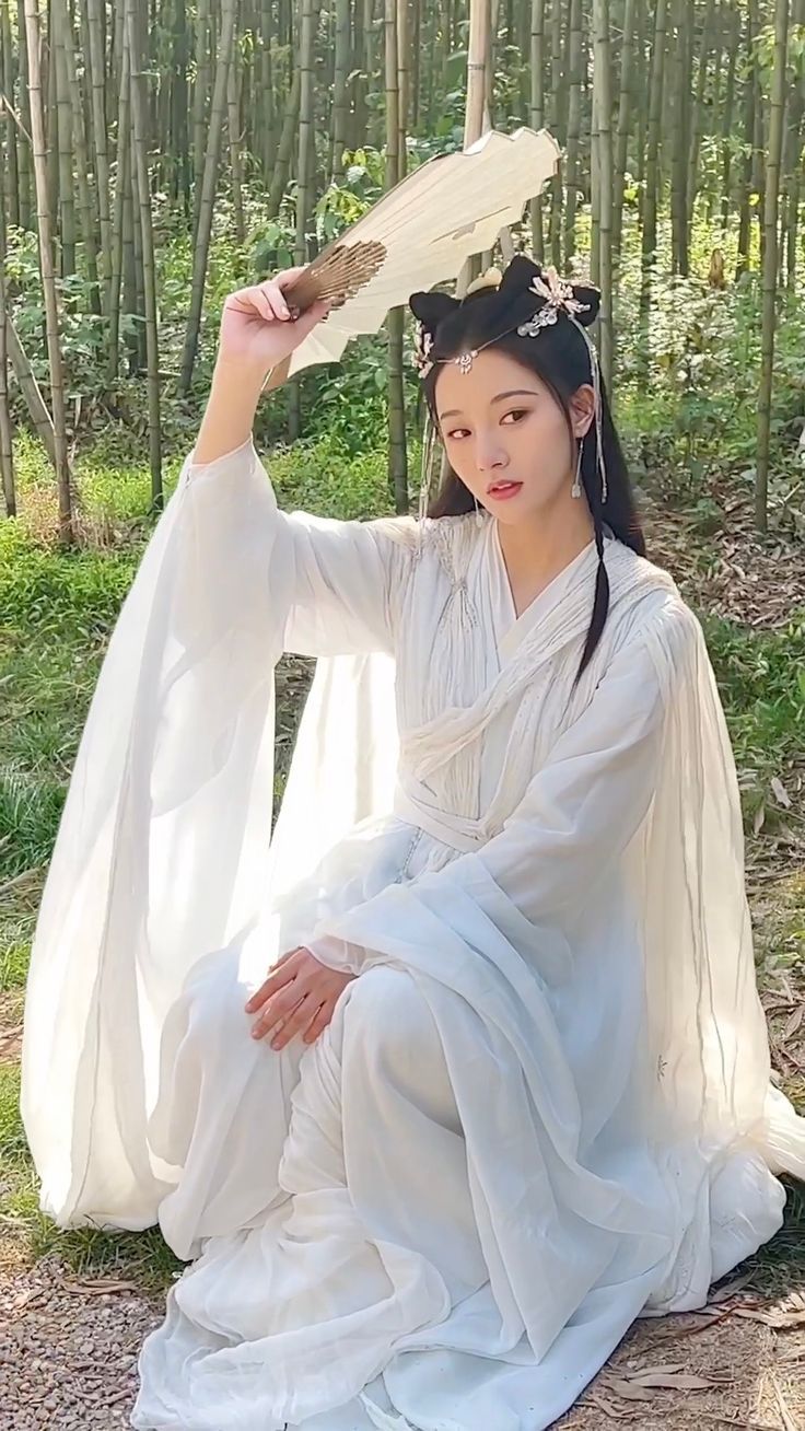 Ancient Charm of the Hanfu Girl:A Fairy-like Rucheng Skirt