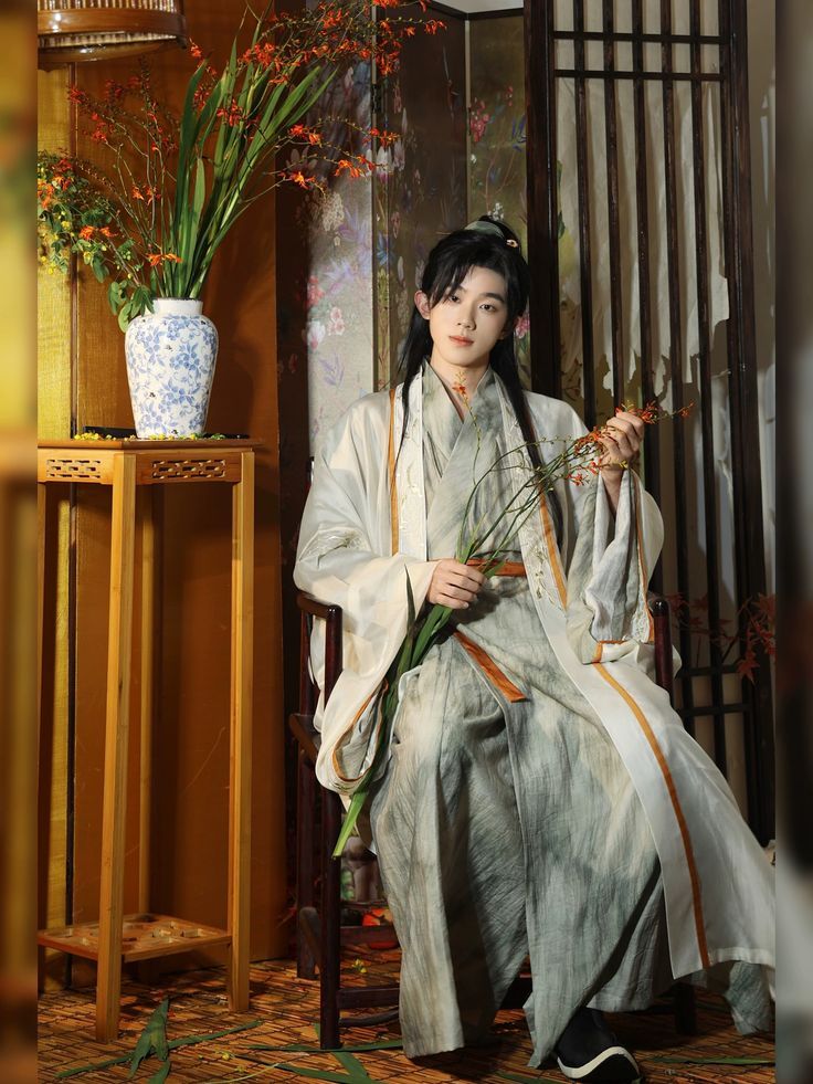 The Warrior God in Chu Xuanjis Hanfu Style