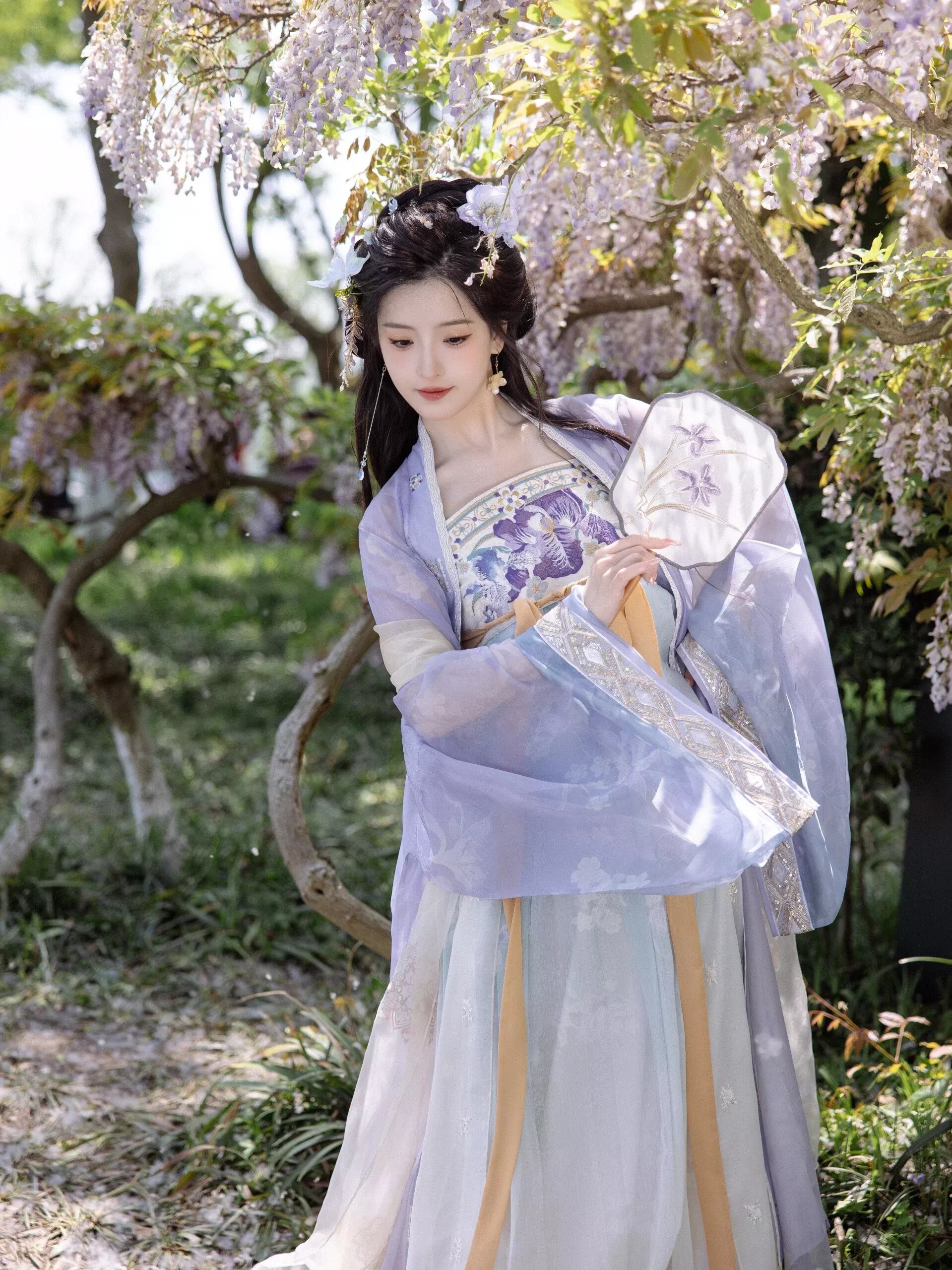 Children in Traditional Chinese Clothing:The Revival of Hanfu and Cheongsam Children in Traditional Chinese Clothing:The Revival of Hanfu and Cheongsam