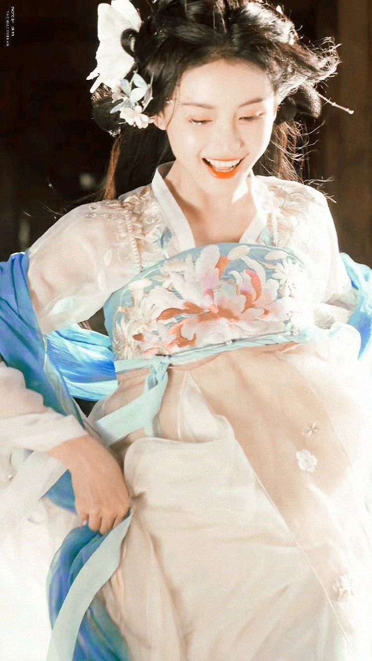 The Splendor of Chinese Traditional Cheongsam:A Cultural Icon The Splendor of Chinese Traditional Cheongsam:A Cultural Icon