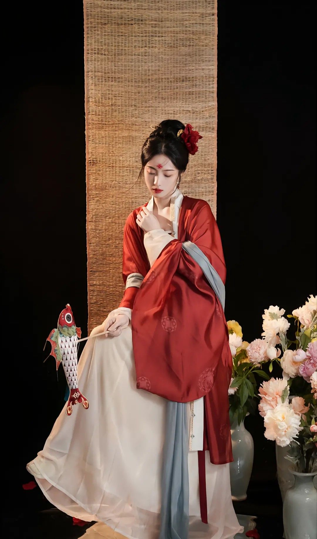 The Elegance of Yellow-Gray Cheongsam:A Cultural Journey The Elegance of Yellow-Gray Cheongsam:A Cultural Journey