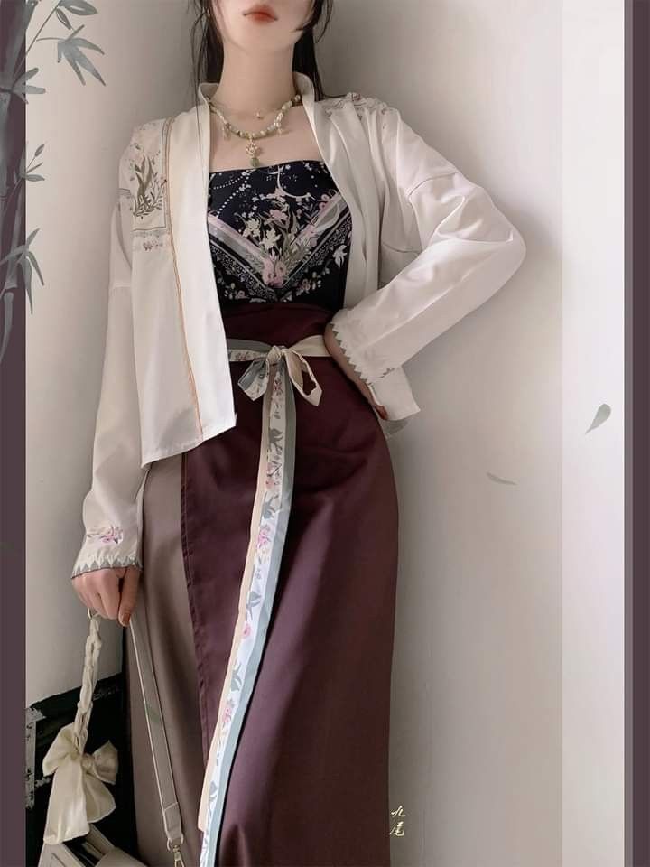 The Revival of Cheongsam:A Junior Students Journey into Traditional Chinese Fashion The Revival of Cheongsam:A Junior Students Journey into Traditional Chinese Fashion