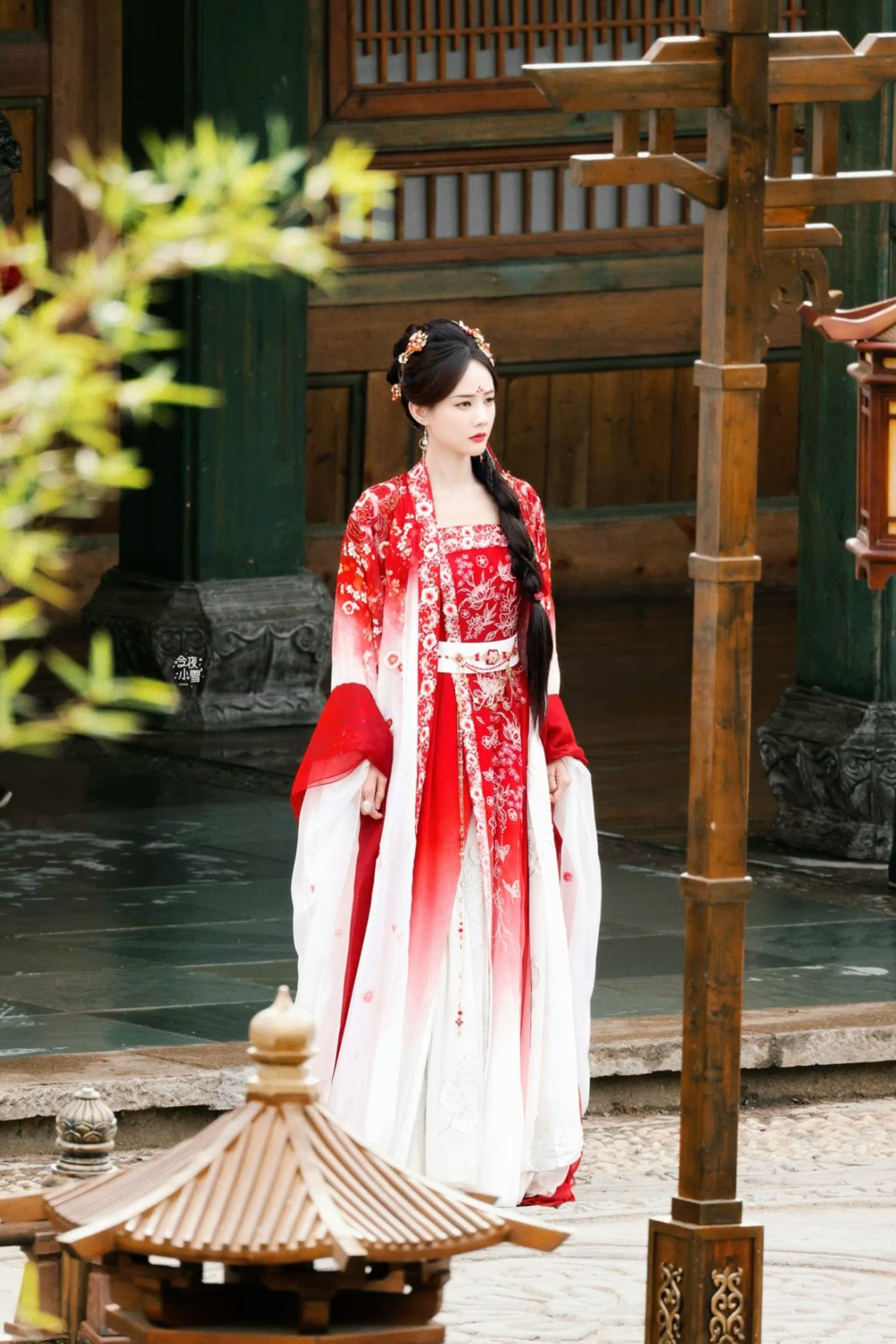 Elegant Hanfu Womens Two-Piece Ensemble A Traditional yet Modern Fashion Statement