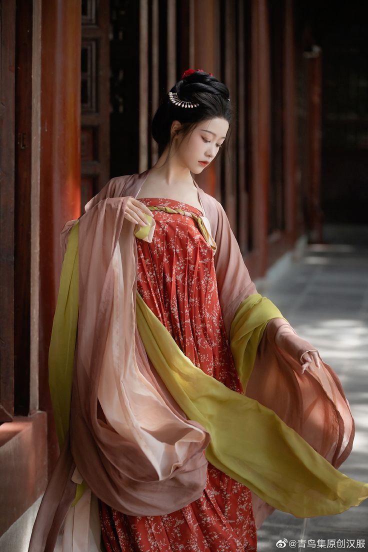 Winter Fashion Trends:Traditional Hanfu Shoes with High Heels for the Modern汉服爱好者 Winter Fashion Trends:Traditional Hanfu Shoes with High Heels for the Modern汉服爱好者