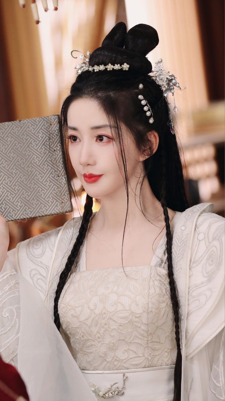 Spring and Autumn Fashion:The Art of Pairing Cheongsam with Shawls and Overlays Spring and Autumn Fashion:The Art of Pairing Cheongsam with Shawls and Overlays