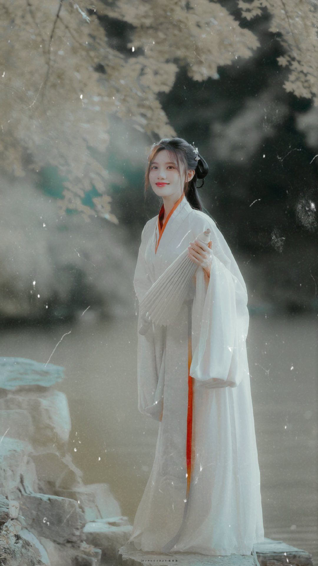 The Enigma of a White Golden Silk Horseface Skirt:A Tale of Elegance and Tradition The Enigma of a White Golden Silk Horseface Skirt:A Tale of Elegance and Tradition