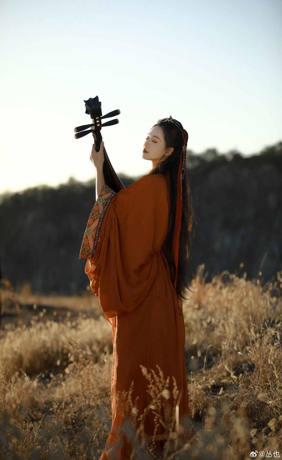 The Journey of a Student in the World of Fengqi Hanfu 汉服)