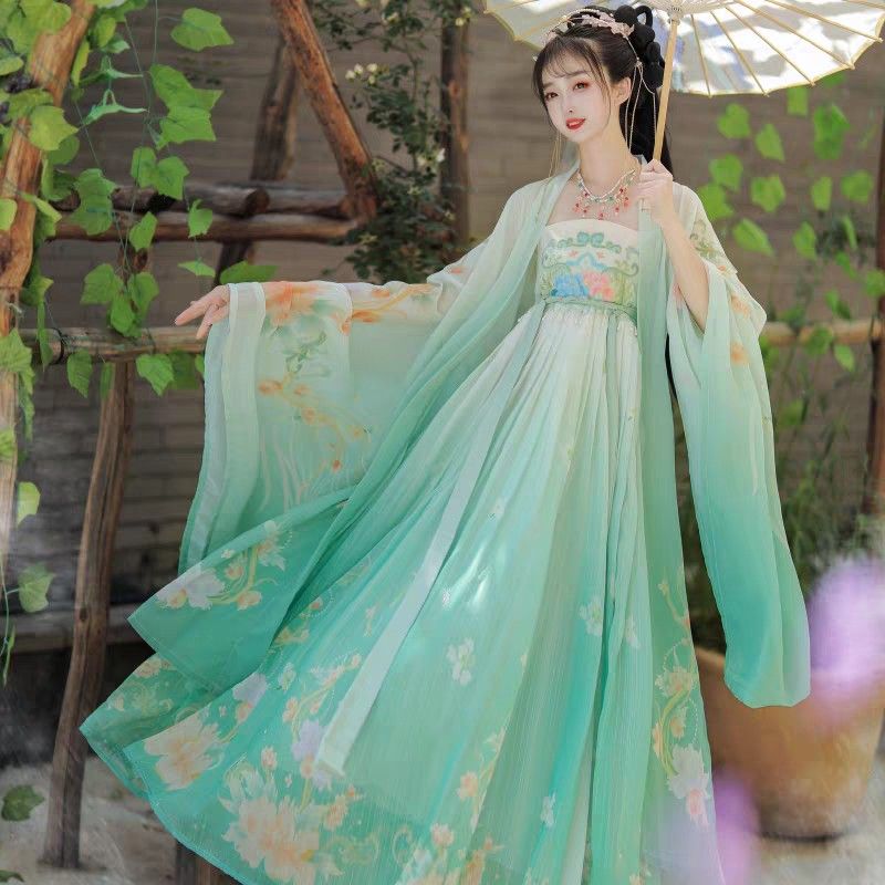 Enhanced Traditional Hanfu Vest Skirt for Women in Autumn Winter:A Fashion Evolution Enhanced Traditional Hanfu Vest Skirt for Women in Autumn Winter:A Fashion Evolution