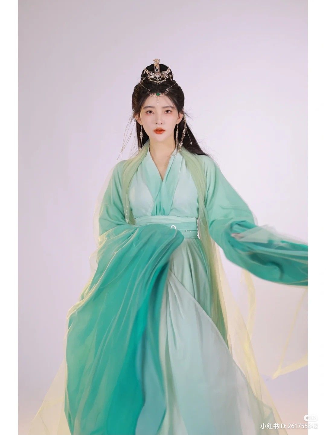 小豆蔻与十三余汉服店铺，传统与现代的交融之美