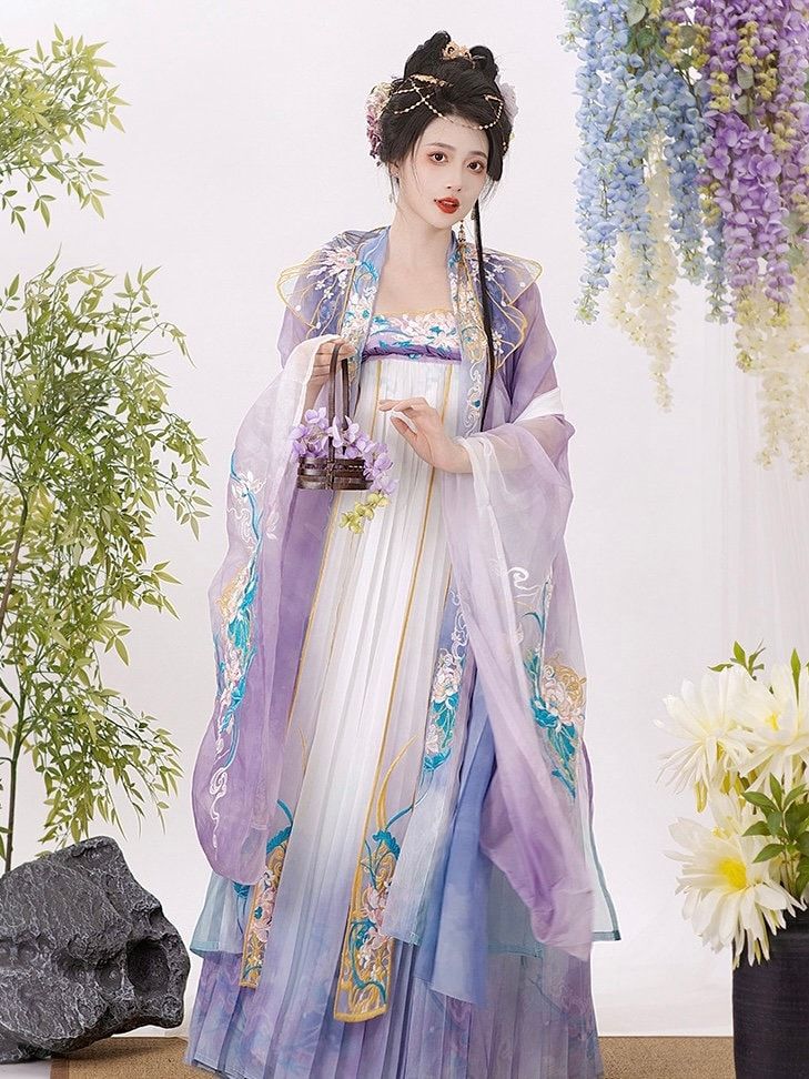The Rise of Short-Style Hanfu Fashion:A Closer Look into the Trend of Short-Cut Hanfu Costumes The Rise of Short-Style Hanfu Fashion:A Closer Look into the Trend of Short-Cut Hanfu Costumes