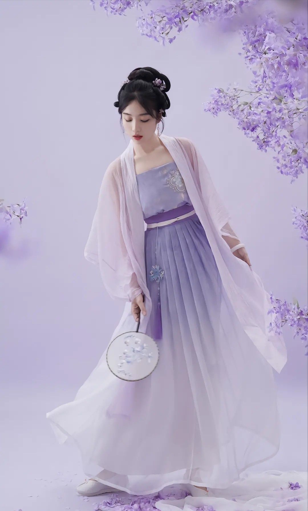 The Charm of Hanfu Qixiong Dress:A Closer Look at the Traditional Beauty of a Chinese Classic