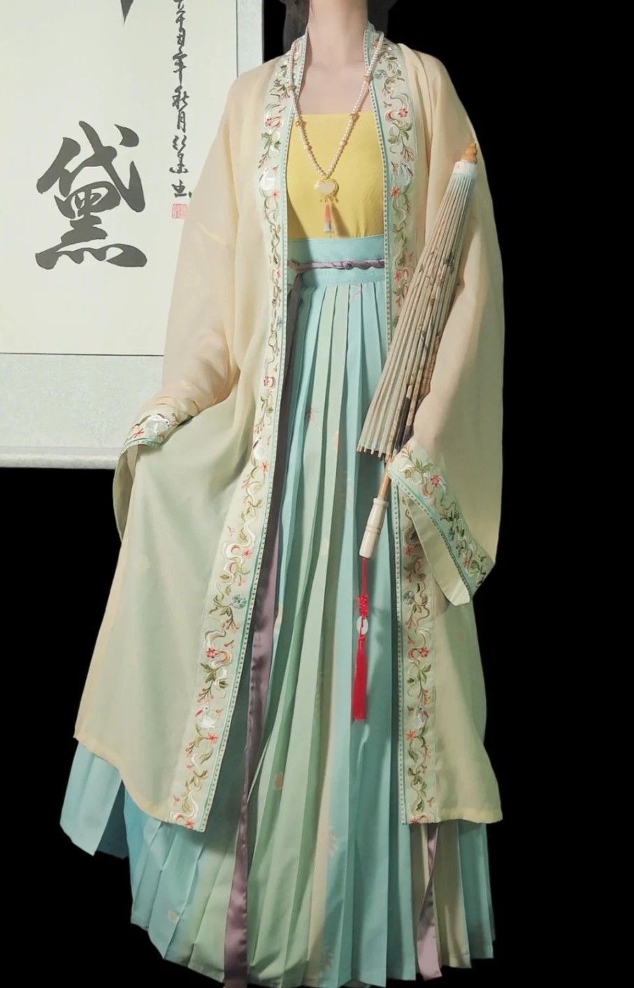 Reinventing Hanfu:Modernizing Traditional Chinese Fashion Elements