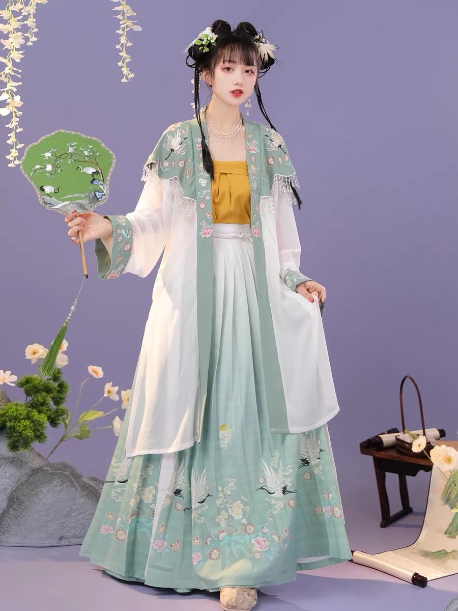 Plus-Size Cheongsam:The Charm of Curvier Figures in Traditional Chinese Elegance Plus-Size Cheongsam:The Charm of Curvier Figures in Traditional Chinese Elegance