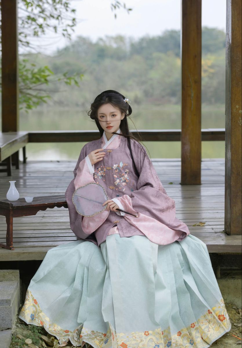 Embracing the Chic Summer Style of Qipao Womens Fashion Embracing the Chic Summer Style of Qipao Womens Fashion