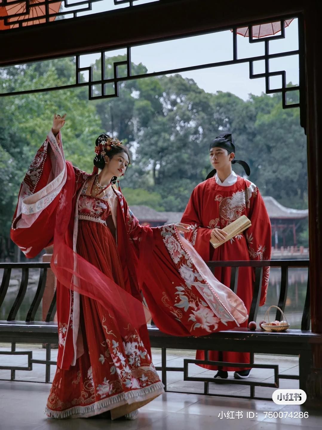 Daily Life in Traditional Tang-Style Hanfu:A Journey into the World of Traditional Chinese Attire