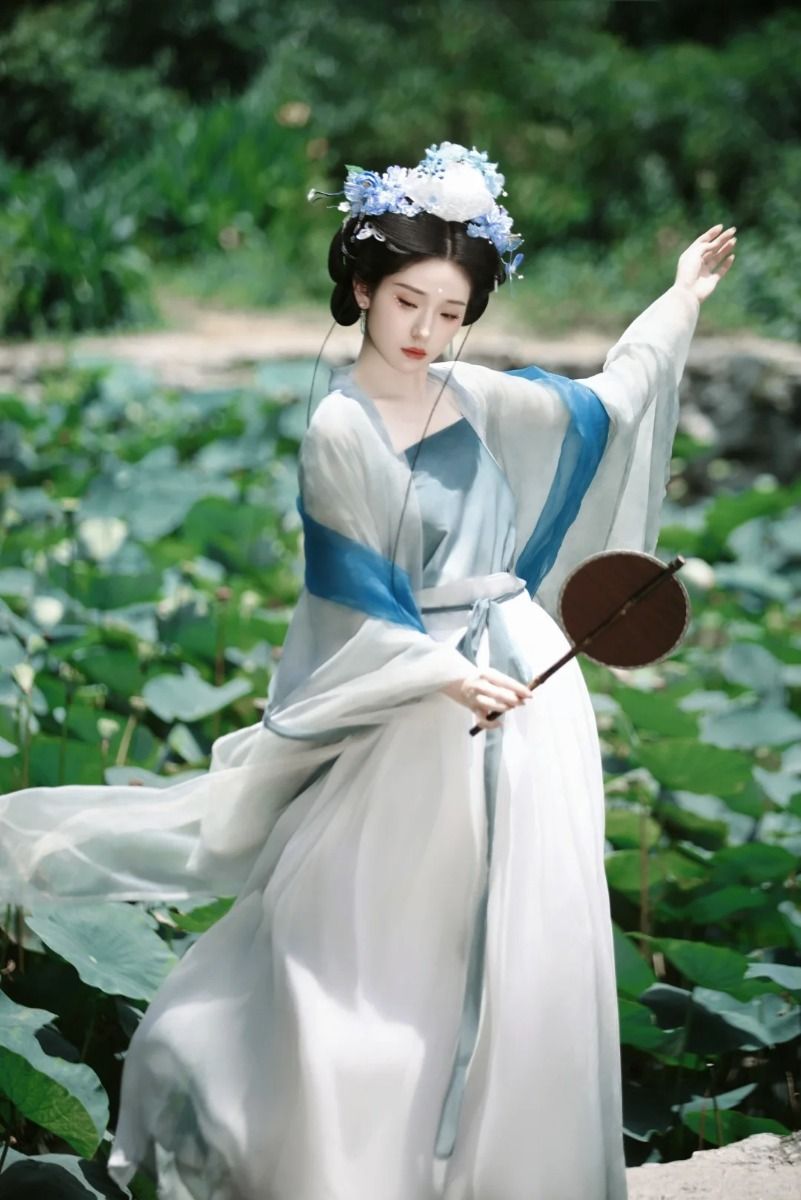 Charming Mini-Size XS Qipao:Embracing the Elegance of a Tailored Fit for Petite Figures