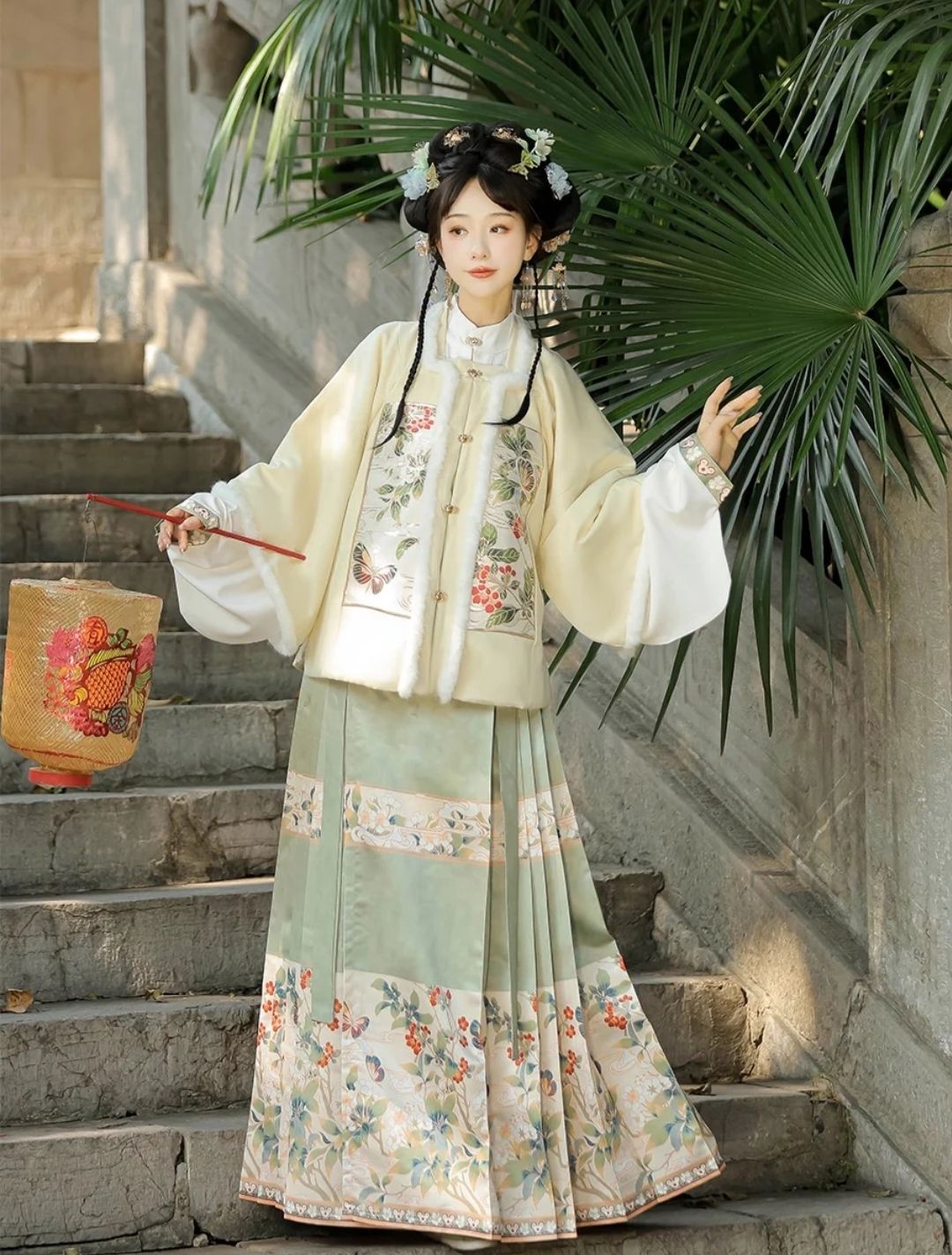 The Ming-Style Hanfu Horseback Skirt:A Glimpse into Traditional Chinese Elegance