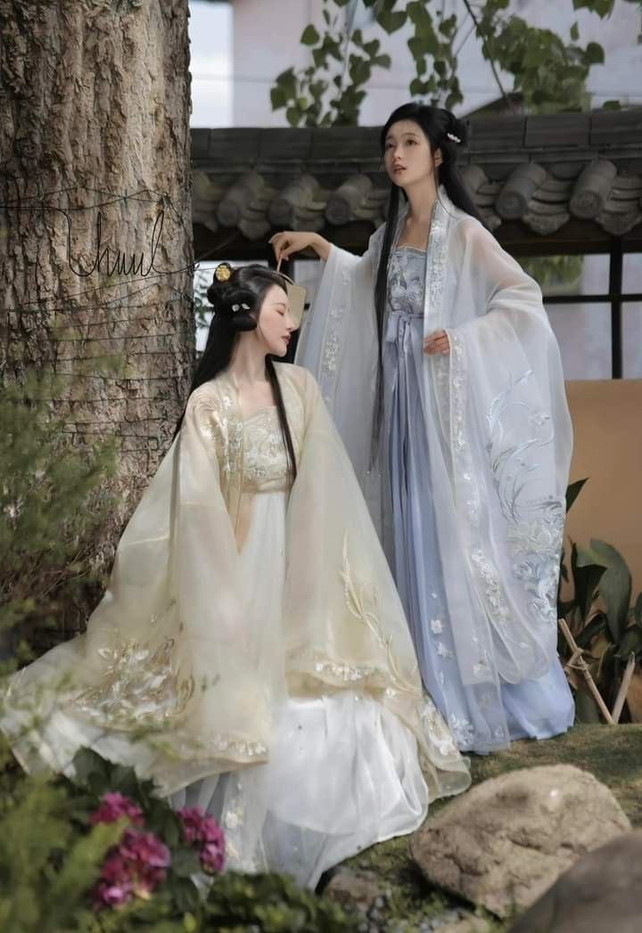 Elegant Hostess Style in a Traditional Cheongsam:The Perfect Blend for an Annual Gala