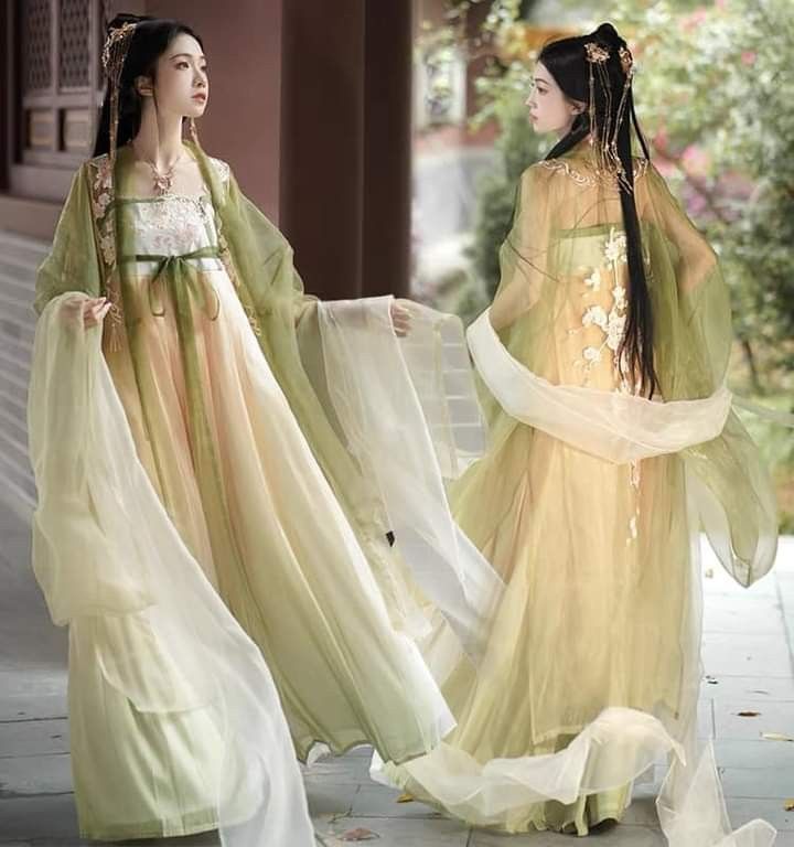 Neo-Chinese Stylish Qipao with Modified Reverse-Large Sleeves