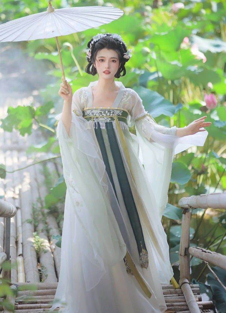 Embroidery-Adorned Cheongsam with Sleek Mid-Length Sleeves Embroidery-Adorned Cheongsam with Sleek Mid-Length Sleeves