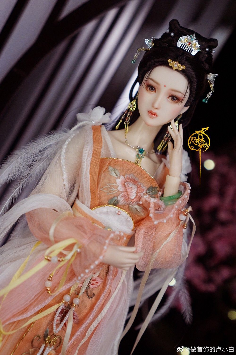 Neo-Chinese Cheongsam as a Toast-Wearing Attire:Embracing Traditional Elegance in Modern Times Neo-Chinese Cheongsam as a Toast-Wearing Attire:Embracing Traditional Elegance in Modern Times
