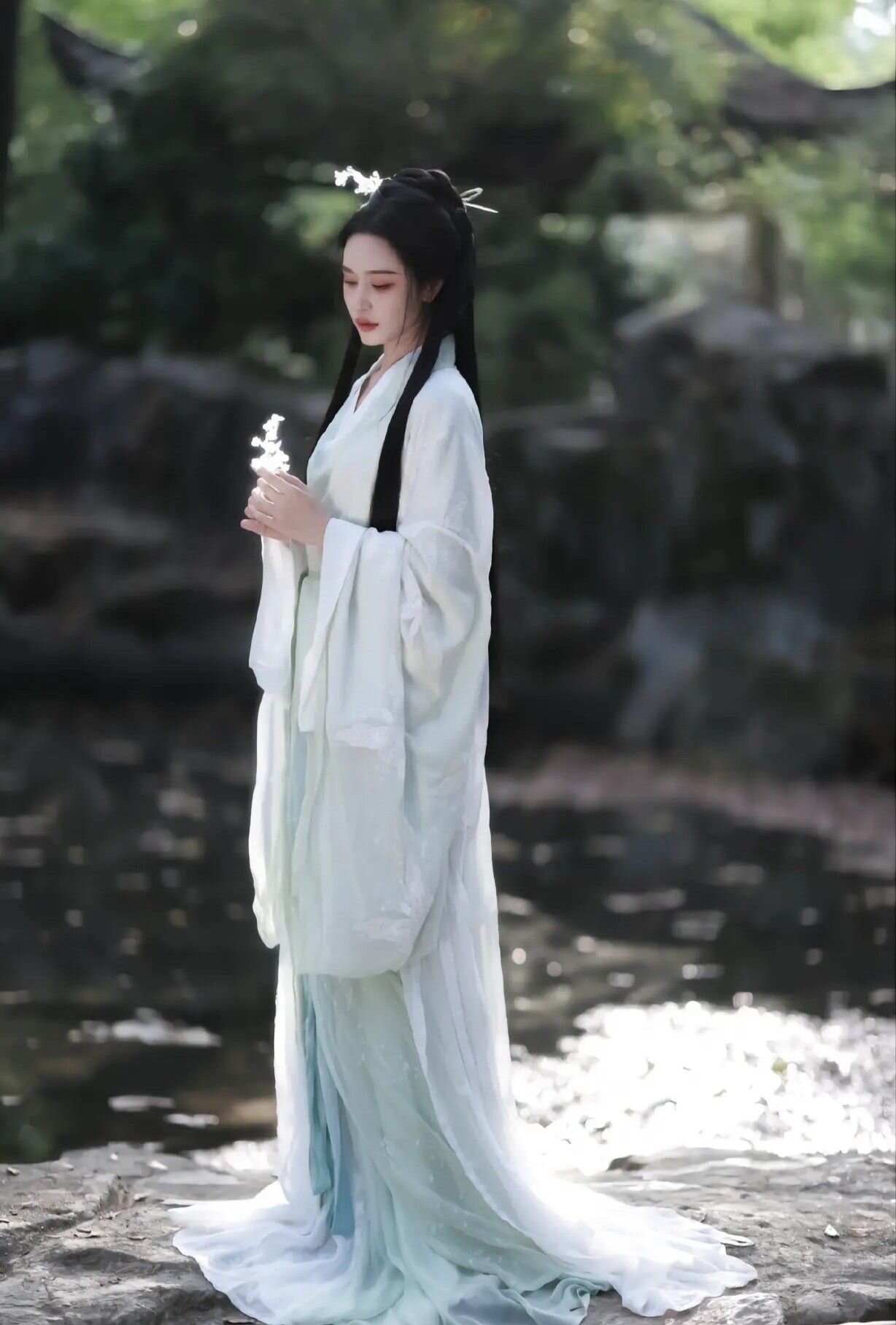 Traditional Chinese Jacket and Black Horseface Skirt:A Blend of Cultural Elegance Traditional Chinese Jacket and Black Horseface Skirt:A Blend of Cultural Elegance