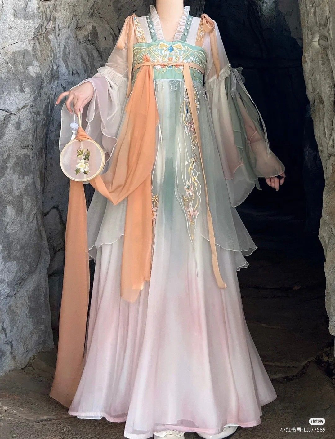 The Splendor of Wang Zhaojun in Thirteen Surplus Hanfu Fashion