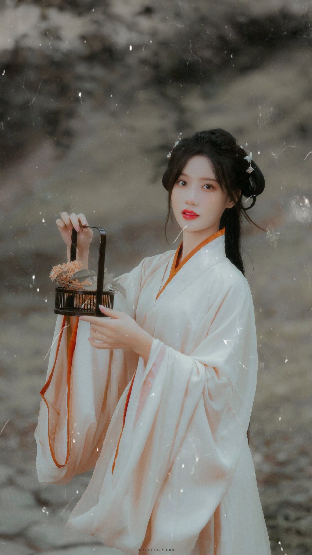 The Charm of Qizi Skirts in Hanfu Fashion with Tang Dynasty Style The Charm of Qizi Skirts in Hanfu Fashion with Tang Dynasty Style