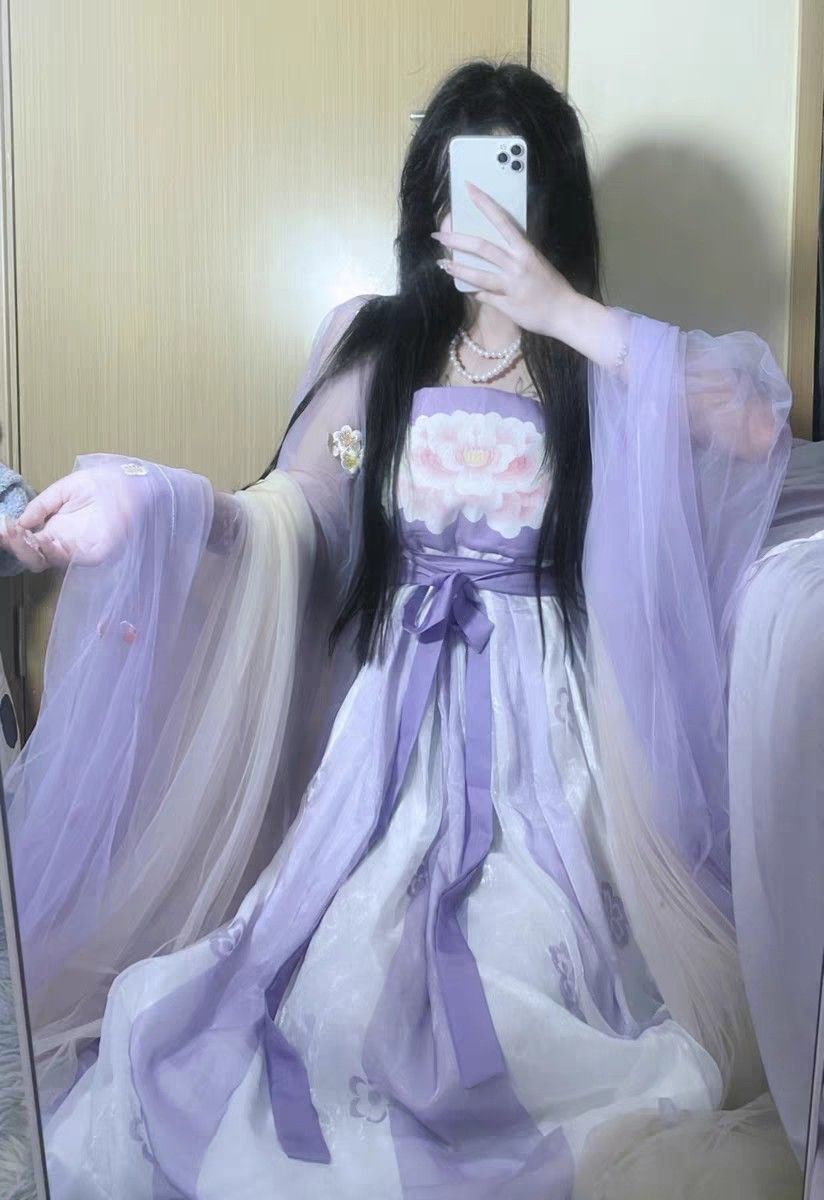 The Dream of Nine Hundred Million Girls in Hanfu Fashion The Dream of Nine Hundred Million Girls in Hanfu Fashion