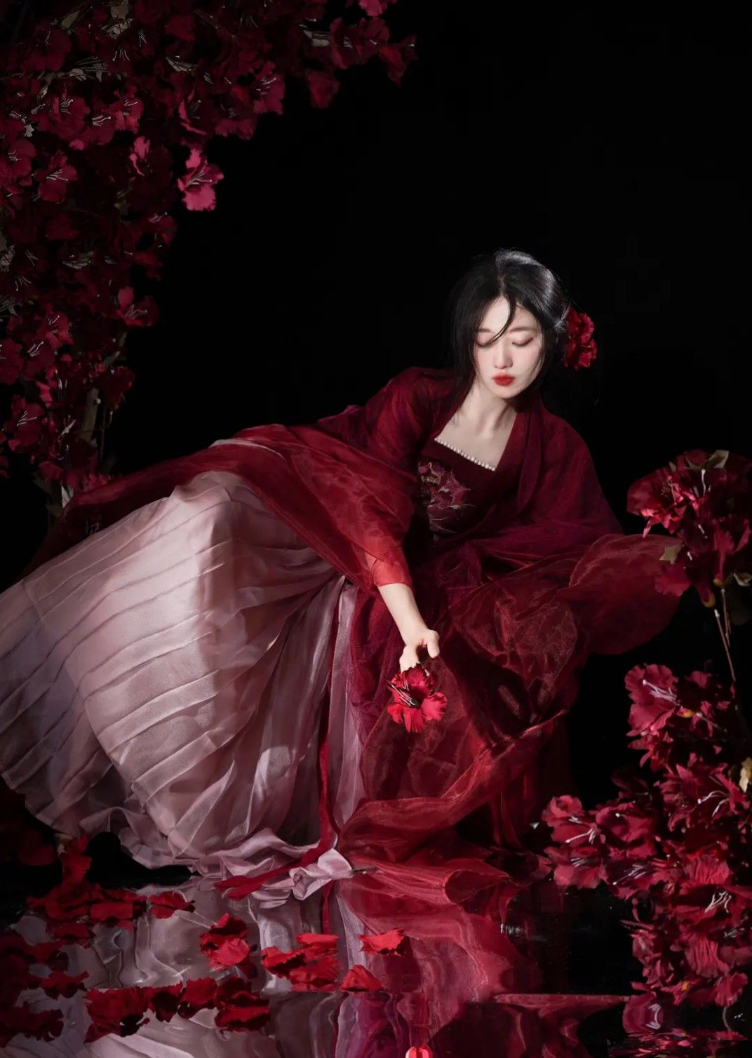 Hanfu Fashion:The Original Charm of Han Yun阁s Hibiscus Collection