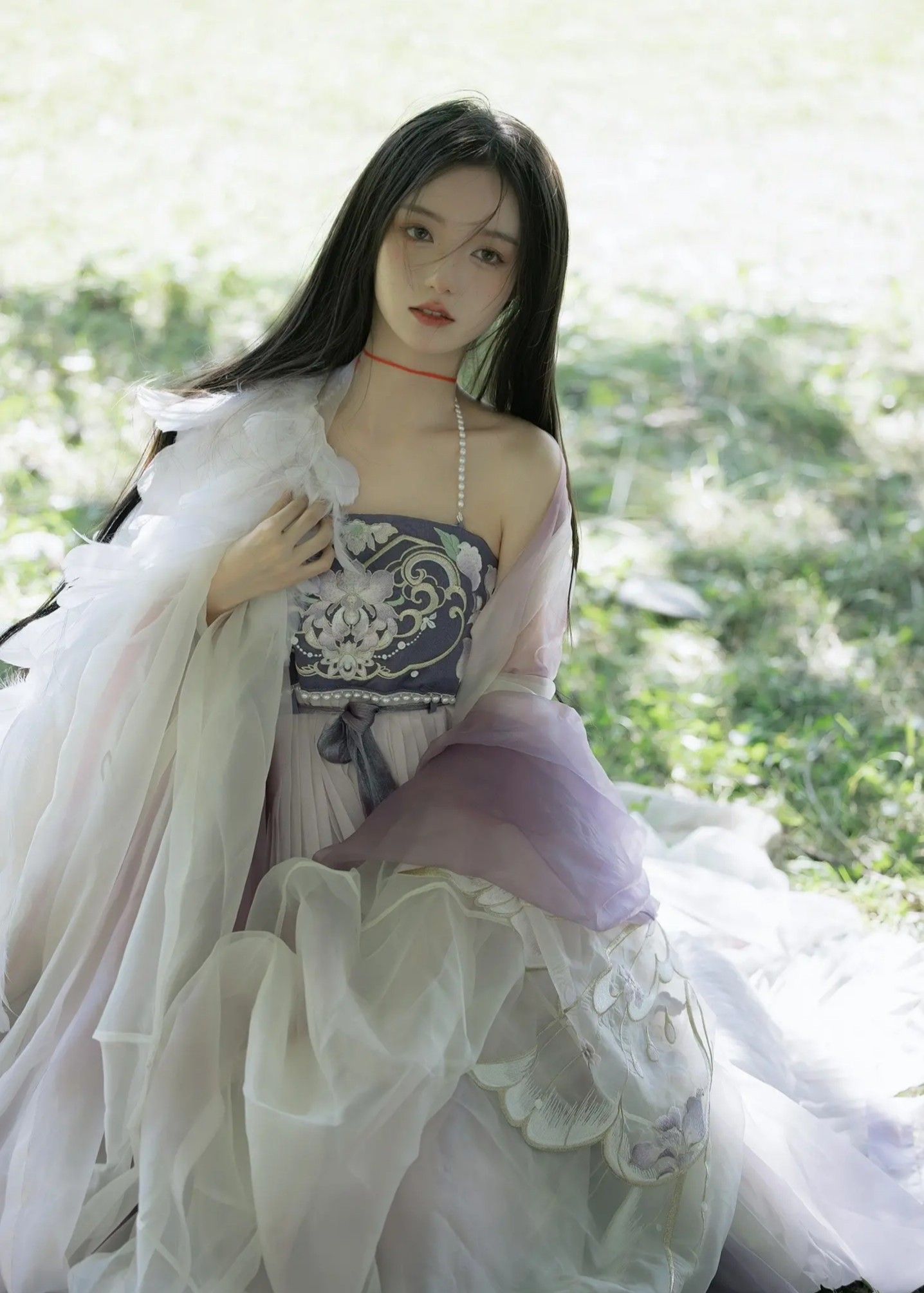 Little Girl in Traditional Hanfu Shoes:A Glimpse into the World of Chinese Cultural Fashion Little Girl in Traditional Hanfu Shoes:A Glimpse into the World of Chinese Cultural Fashion