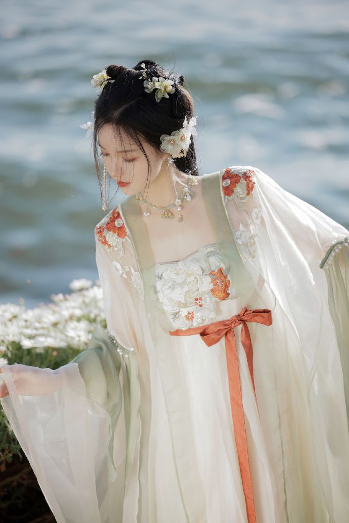 Encountering the Divine Deer:A Journey into the World of Yaos Hanfu Bags